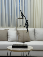 Helping Hand Sculpture - Image 4